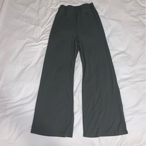 Wide legged pants